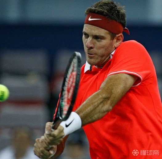 世界网球队险胜意大利网球队,费德勒完成帽子戏法的简单介绍 世界网球队险胜意大利网球队,费德勒完成帽子戏法的简单介绍