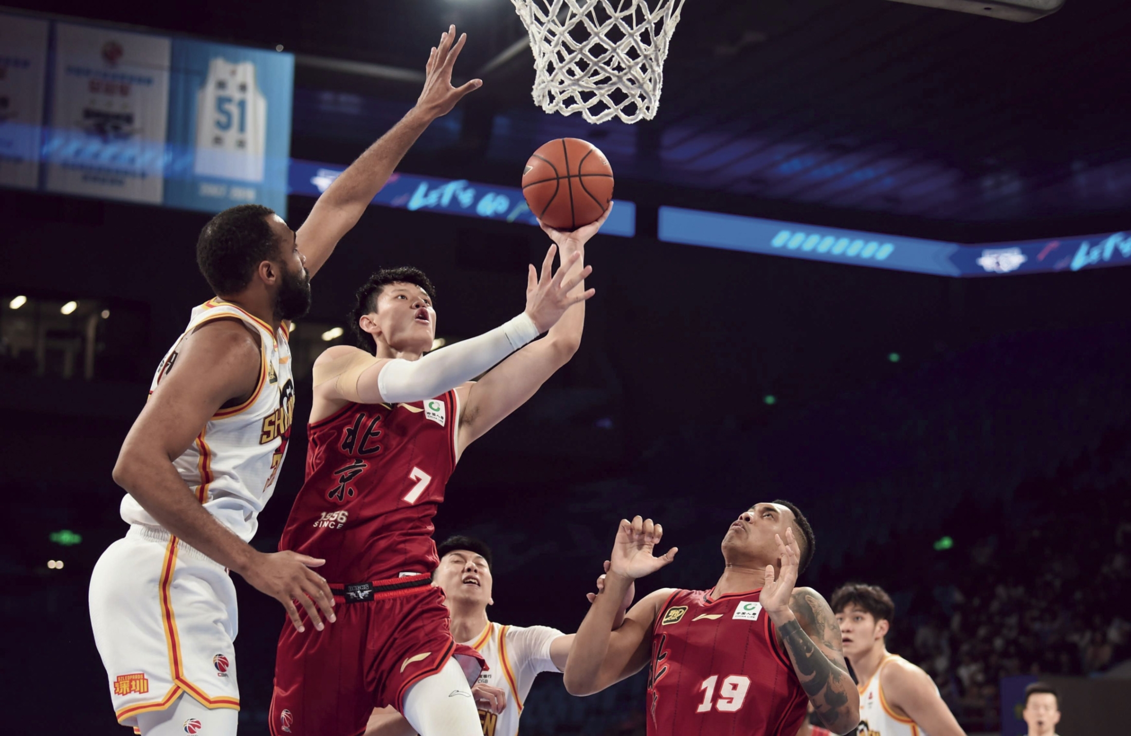 辽宁队横扫尼克斯，霍勒迪点燃赛场