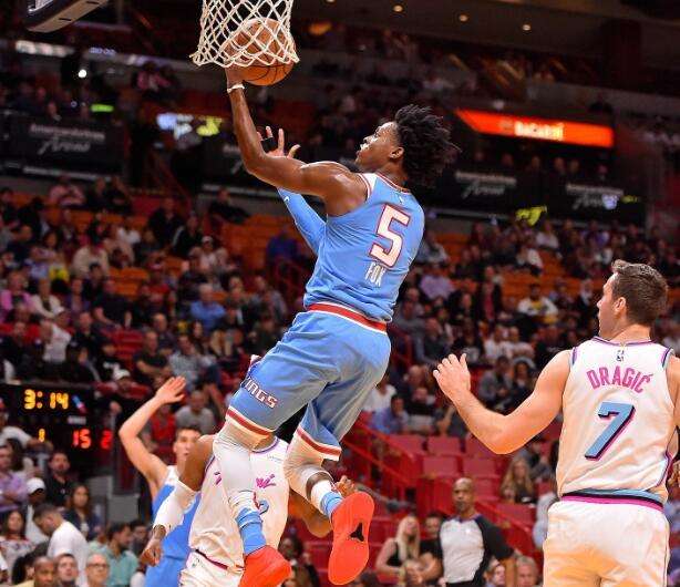 上海队碾压热火，福克斯刷新纪录