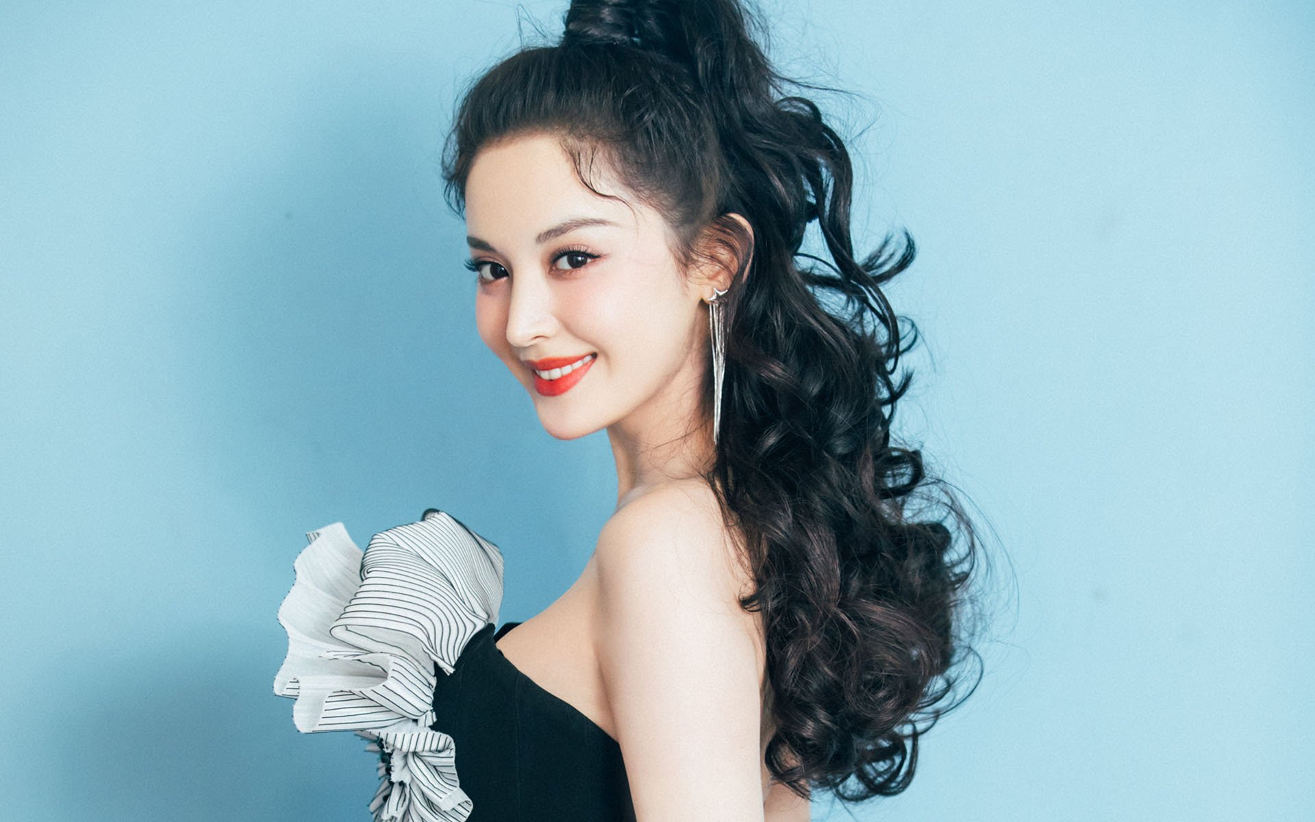 英超争冠风暴眼，当几内亚的野性带走墨西哥的韵律